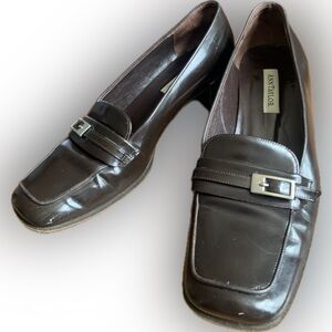 ANN TAYLOR leather business work loafer in brown. Made in Italy, 7.5